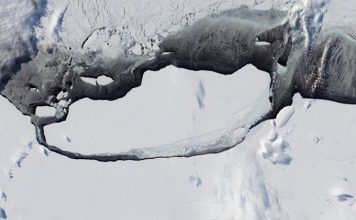 Epic Timelapse Shows The Breaking of a Giant Iceberg in Antarctica (Photo) Epic Timelapse Shows The Breaking of a Giant Iceberg in Antarctica (Photo)