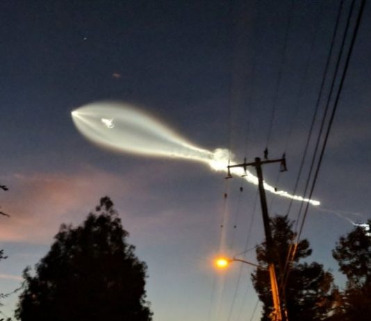 UFO sighted over the skies of Los Angeles (Watch) UFO sighted over the skies of Los Angeles (Watch)