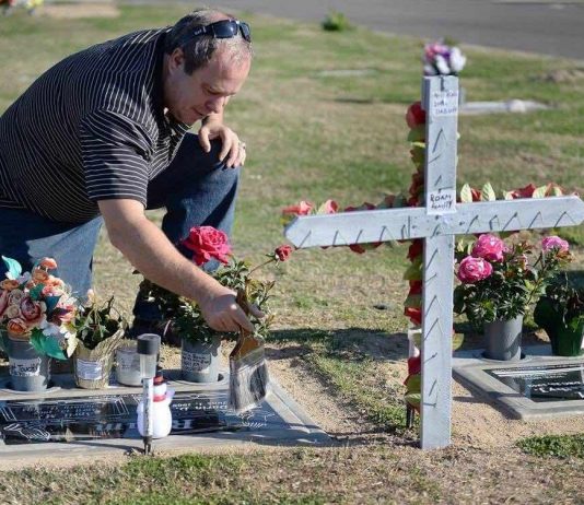 Darin Roam spends nearly all his time at his wife’s grave Darin Roam spends nearly all his time at his wife’s grave