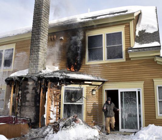 Maine hero dog saves family from fire Maine hero dog saves family from fire