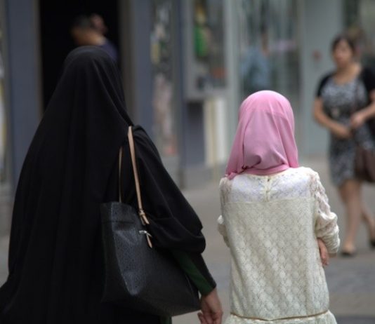 Toronto family apologizes for daughter's false hijab-cutting story