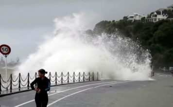 Cyclone Gita: New Zealand declare emergency as storm hits Cyclone Gita: New Zealand declare emergency as storm hits