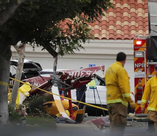 Newport Beach: Helicopter crashes into home, killing 3 people Newport Beach: Helicopter crashes into home, killing 3 people
