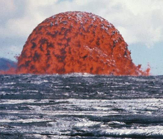 Fiery bubbles of molten lava fill the ocean in first ever images Fiery bubbles of molten lava fill the ocean in first ever images