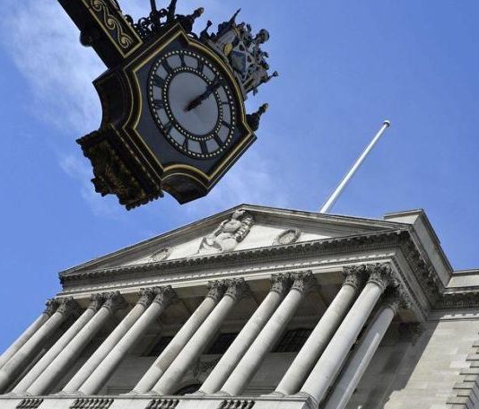 Wages overtake inflation to end squeeze, Report Wages overtake inflation to end squeeze, Report