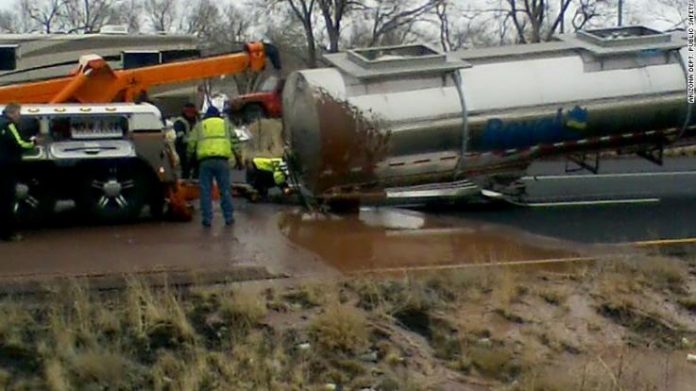 Arizona: chocolate flows on highway after traffic incident (Picture)