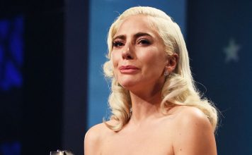 Lady Gaga leaves awards to see dying horse (Video) Lady Gaga leaves awards to see dying horse (Video)