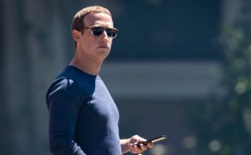 Mark Zuckerberg halts stock sales as Facebook shares slide (Report) Mark Zuckerberg halts stock sales as Facebook shares slide (Report)