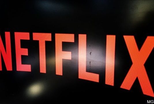 Netflix issues ‘Bird Box Challenge’ warning: Do not hurt yourselves (Report) Netflix issues 'Bird Box Challenge' warning: Do not hurt yourselves (Report)