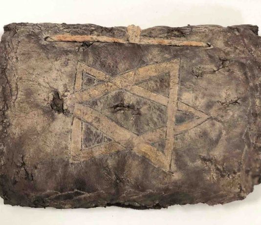 1200 year old Bible seized from smuggling suspects in Turkey (Reports) 1200 year old Bible seized from smuggling suspects in Turkey (Reports)