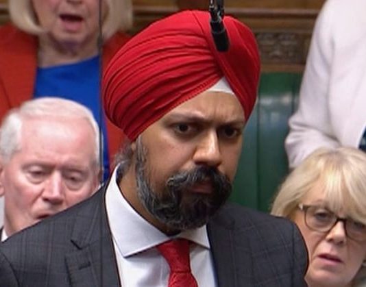 PMQs: Applause as MP demands apology for Boris Johnson burka remarks PMQs: Applause as MP demands apology for Boris Johnson burka remarks