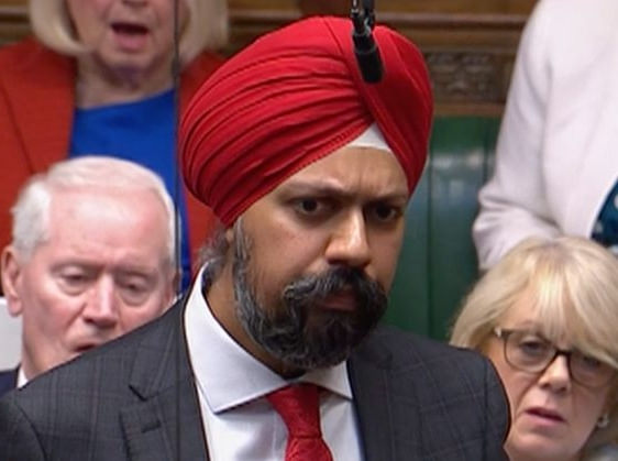PMQs: Applause as MP demands apology for Boris Johnson burka remarks