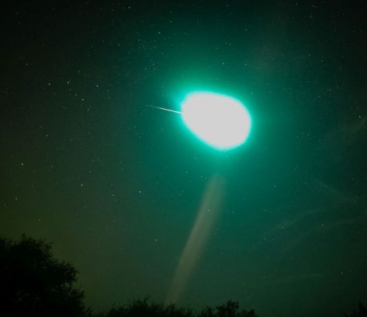 Watch: Fireball lights up Edmonton night sky Watch: Fireball lights up Edmonton night sky
