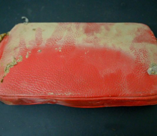 Ohio school: Lost purse from 1957 discovered in wall (Picture) Ohio school: Lost purse from 1957 discovered in wall (Picture)