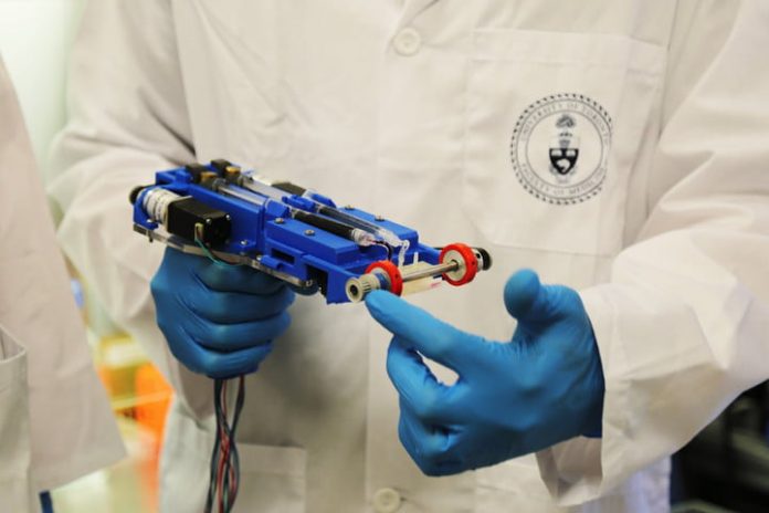 Researchers Engineer Handheld Bioprinter that Can Print Skin