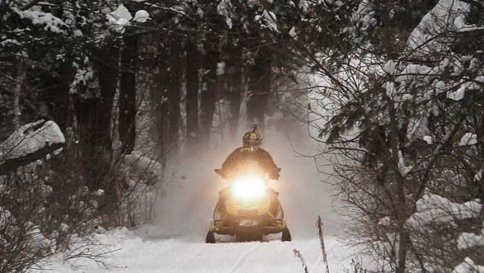 Teen dies in snowmobile crash in Ontario