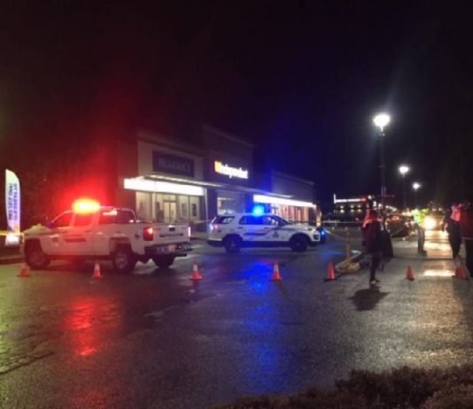 Squamish parking lot: two people struck by vehicle Squamish parking lot: two people struck by vehicle