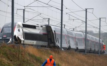 TGV high-speed train derails in France, injuring 22 TGV high-speed train derails in France, injuring 22