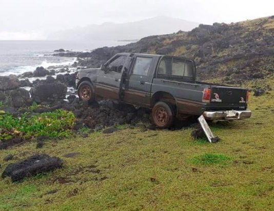 Truck Crashes Into an Easter Island stone Statue Truck Crashes Into an Easter Island stone Statue