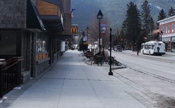 Banff residents worry U.S. tourists visiting town, Report Banff residents worry U.S. tourists visiting town, Report