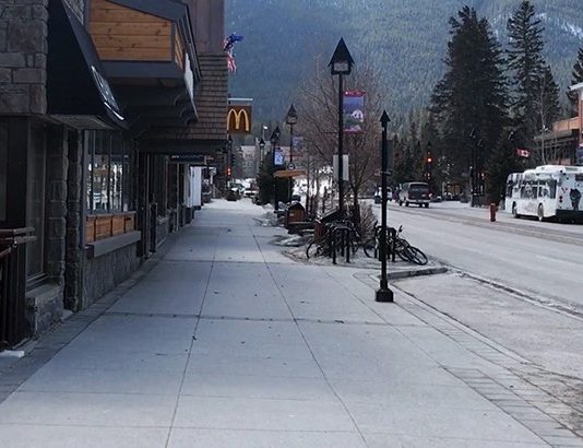 Banff residents worry U.S. tourists visiting town, Report Banff residents worry U.S. tourists visiting town, Report