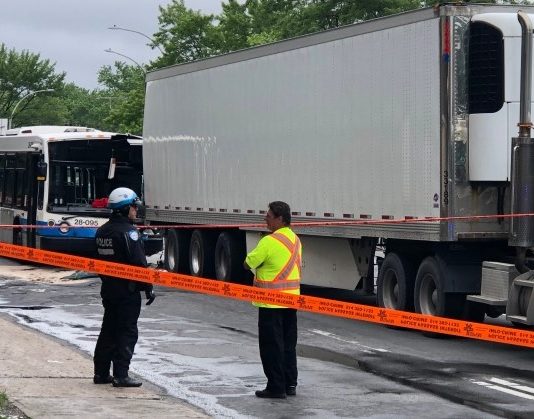 Montreal bus driver injured in crash, Report Montreal bus driver injured in crash, Report