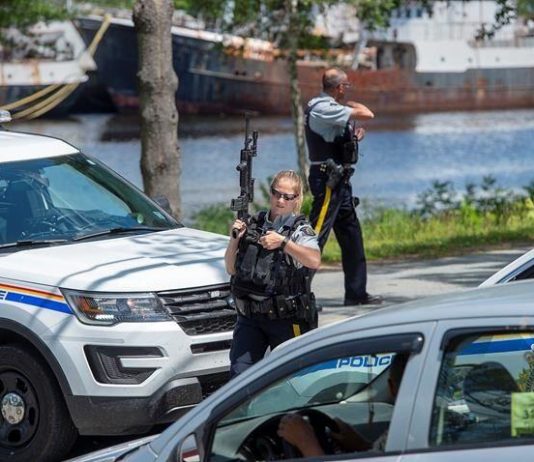 Bridgewater Police continue to search for suspect after officer stabbed, Report Bridgewater Police continue to search for suspect after officer stabbed, Report