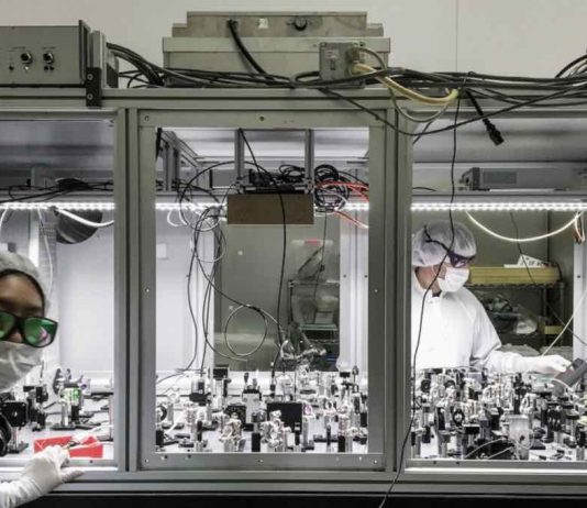 Study: Tiny quantum fluctuations observed moving 40-kg mirror Study: Tiny quantum fluctuations observed moving 40-kg mirror