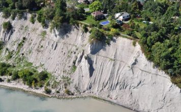 Chunk of Scarborough Bluffs cliff side slips to lake, Report Chunk of Scarborough Bluffs cliff side slips to lake, Report