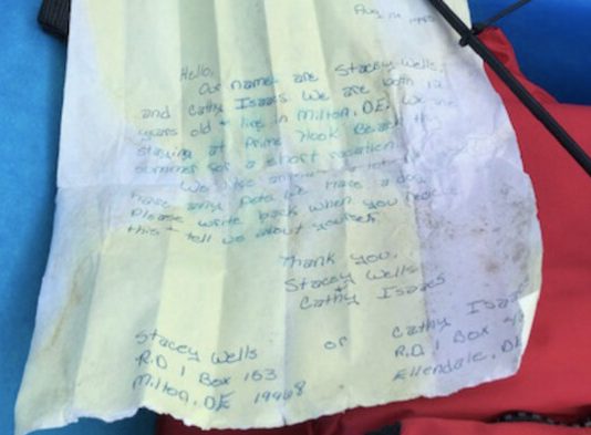 Kayaker reunites author with message in a bottle from 1985 (Photo) Kayaker reunites author with message in a bottle from 1985 (Photo)