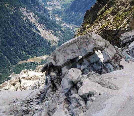 Mont Blanc: Homes evacuated amid fears glacier might collapse, Report Mont Blanc: Homes evacuated amid fears glacier might collapse, Report