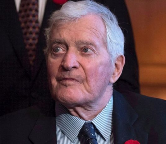 John Turner: Former Canadian prime minister dies at age 91 John Turner: Former Canadian prime minister dies at age 91