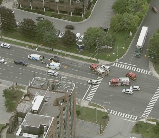 Police investigating fatal collision in Markham involving dump truck, car (Report) Police investigating fatal collision in Markham involving dump truck, car (Report)