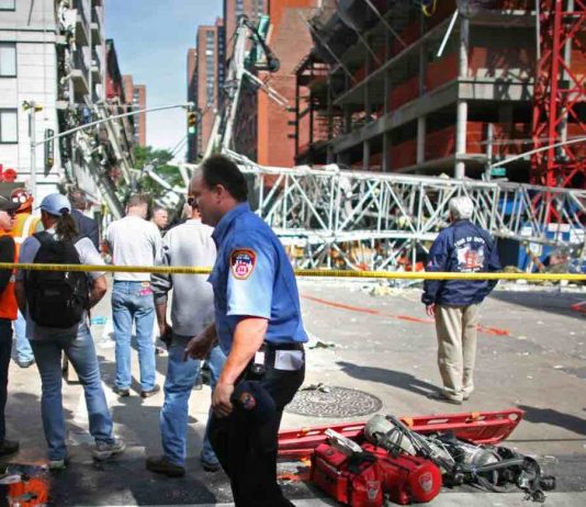 Two cranes collide in Austin, Texas, injuring 22 people (official says) Two cranes collide in Austin, Texas, injuring 22 people (official says)