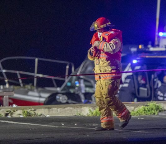 Two bodies recovered after vehicle plunges into Lac Saint-Louis Two bodies recovered after vehicle plunges into Lac Saint-Louis