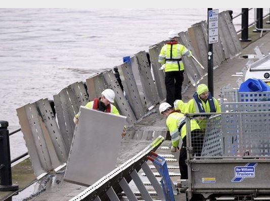 Powerful winds, high tides raise flooding concerns as storm sweeps across BC, Report Powerful winds, high tides raise flooding concerns as storm sweeps across BC, Report
