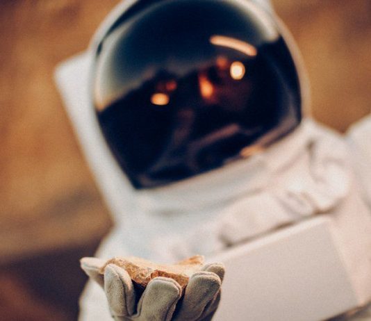 Nasa to pay company 1 dollar to collect rocks from moon Nasa to pay company 1 dollar to collect rocks from moon