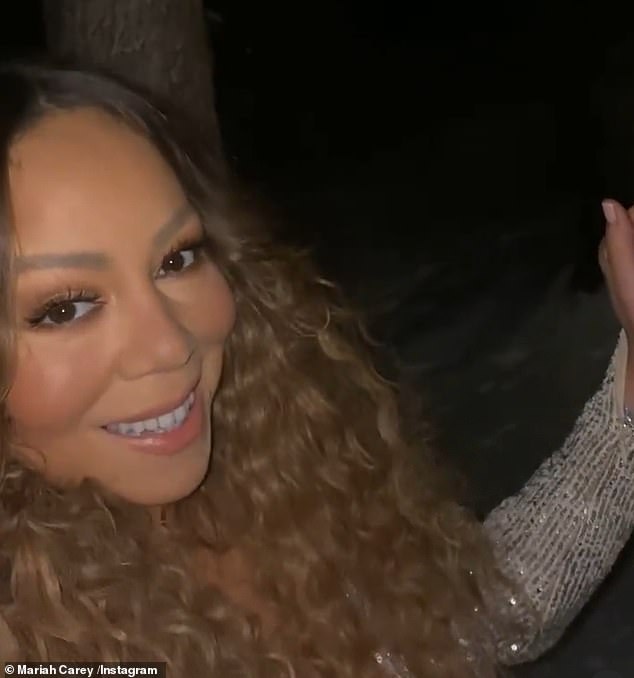 Mariah Carey forgets the 'Auld Lang Syne' lyrics while wishing fans on New years eve (Watch)