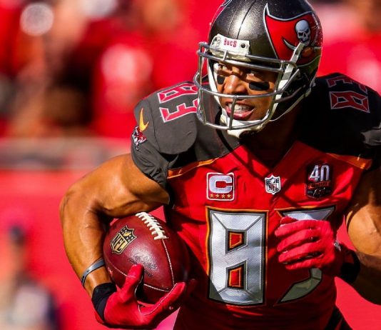 Former NFL wide receiver Vincent Jackson found dead at age of 38 Former NFL wide receiver Vincent Jackson found dead at age of 38