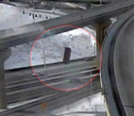 Man drives truck off 21-meter-high bridge and survives (Watch) Man drives truck off 21-meter-high bridge and survives (Watch)