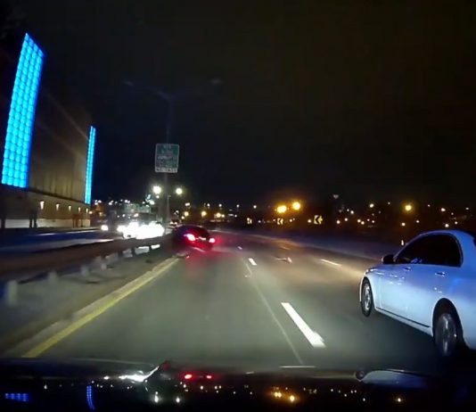 Reckless driver slams into highway barrier in New York (Video) Reckless driver slams into highway barrier in New York (Video)