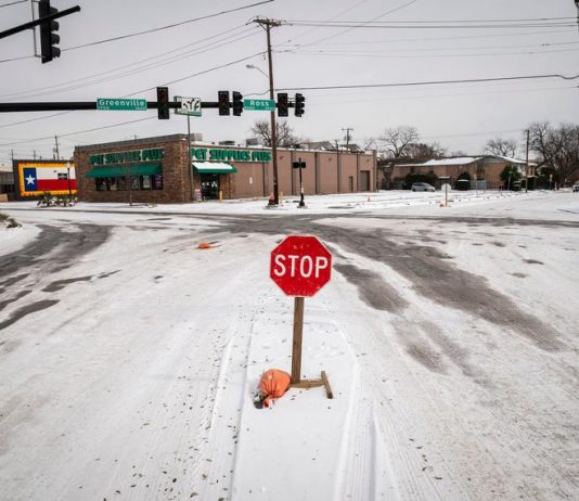 Texas power outages Update: Food, water problems mount, officials have few answers Texas power outages Update: Food, water problems mount, officials have few answers