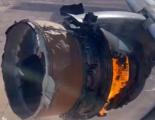 United Airlines passengers share reactions to midair engine explosion (Video) United Airlines passengers share reactions to midair engine explosion