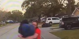 Watch: Texas mom tackles man suspected of peeping into teen daughter’s bedroom Watch: Texas mom tackles man suspected of peeping into teen daughter’s bedroom