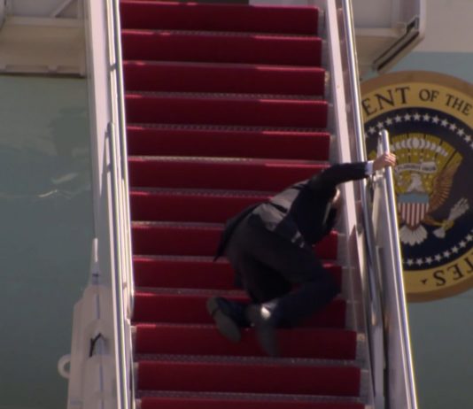 Biden Falls Three Times Getting on Air Force One (Watch) Biden Falls Three Times Getting on Air Force One (Watch)