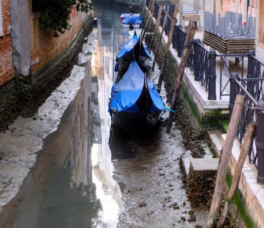 Boats stranded as Venice’s famous canals dry up, Report Boats stranded as Venice's famous canals dry up, Report