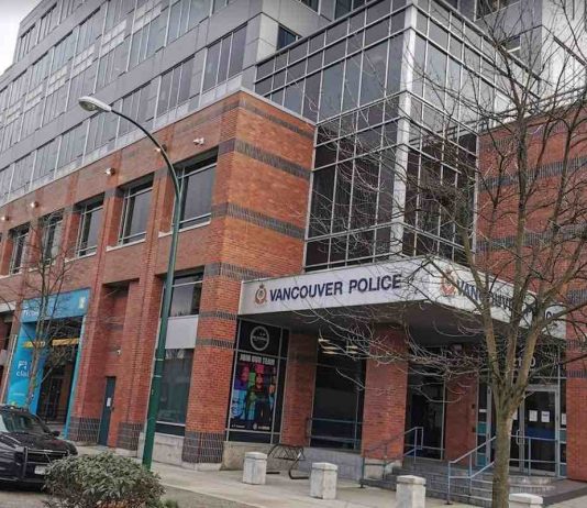 Girl, 10, injured in robbery while buying breakfast for her family, Report Girl, 10, injured in robbery while buying breakfast for her family, Report