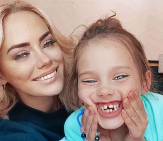 Kathryn Dennis Shares Sweet Photo with Daughter After Temporarily Losing Custody of Kids with Thomas Ravenel (Picture) Kathryn Dennis Shares Sweet Photo with Daughter After Temporarily Losing Custody of Kids with Thomas Ravenel (Picture)