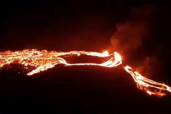 Long dormant volcano comes to life in southwestern Iceland (Video)