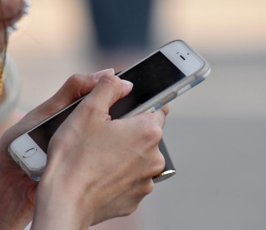 CRTC to allow small wireless carriers to piggyback on Big three networks CRTC puts measures in place to spur more mobile wireless competition for Canadians